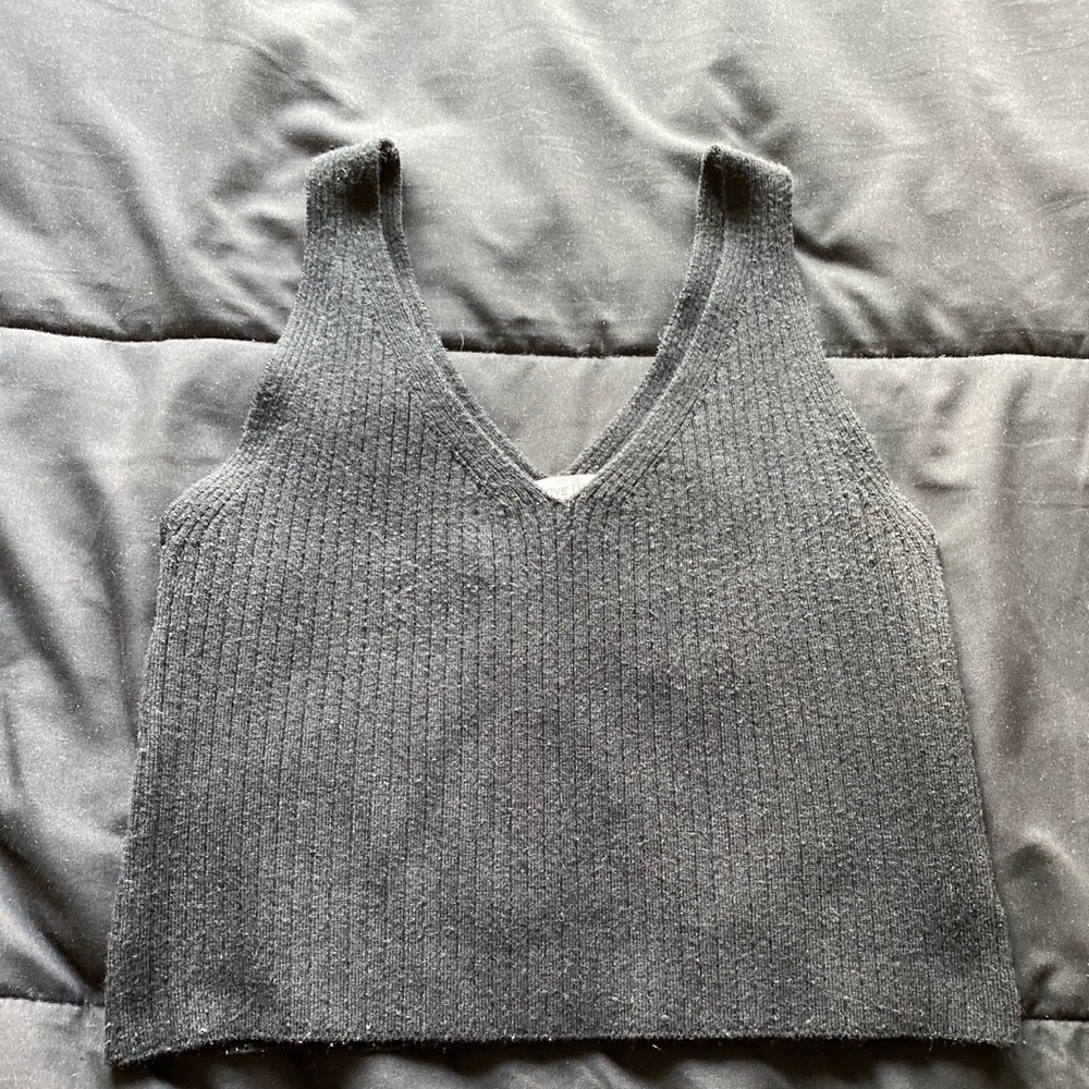 Black crop tank top